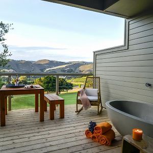 Hilltop Ranch King Suite Outdoor Tub